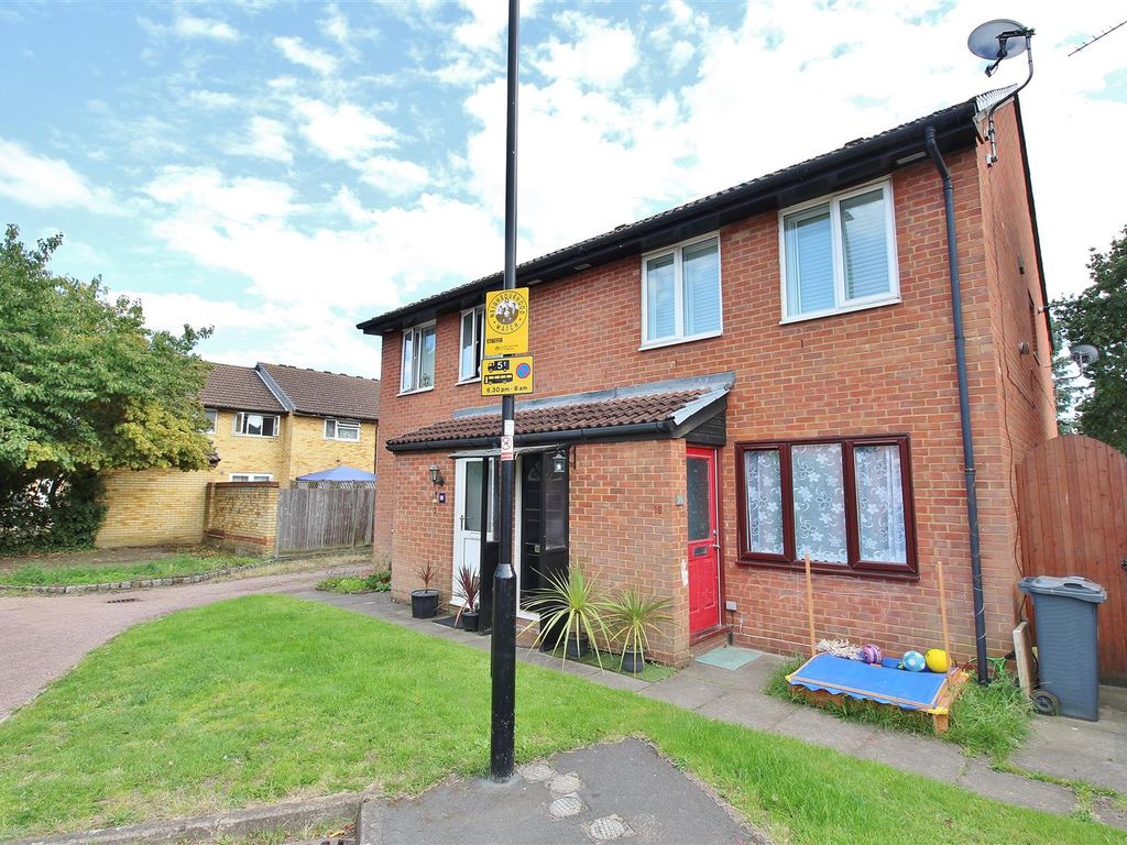 1 bed for sale in Thatchers Way, Isleworth TW7, £275,000