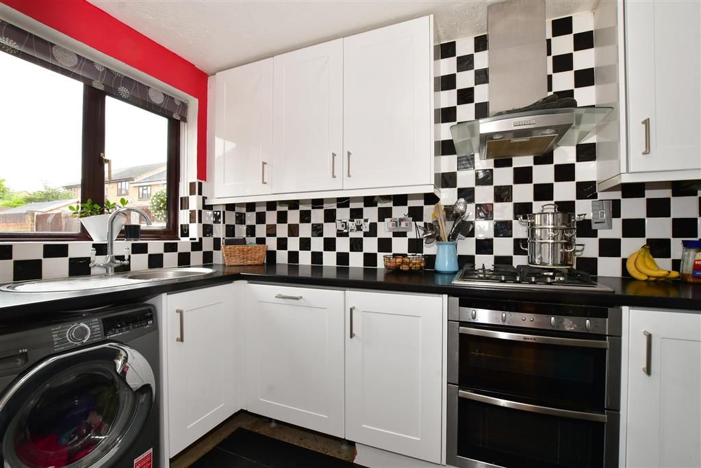 3 bed end terrace house for sale in Honeysuckle Gardens, Shirley Oaks