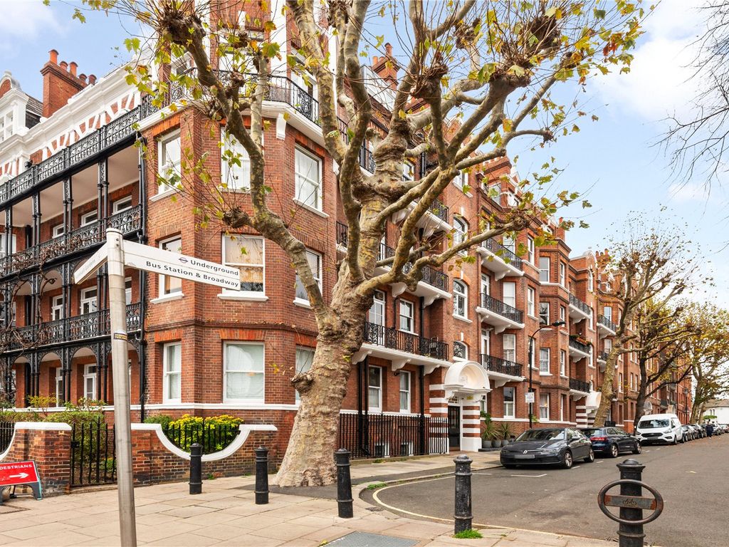 3 bed flat for sale in Digby Mansions, Hammersmith Bridge Road, London