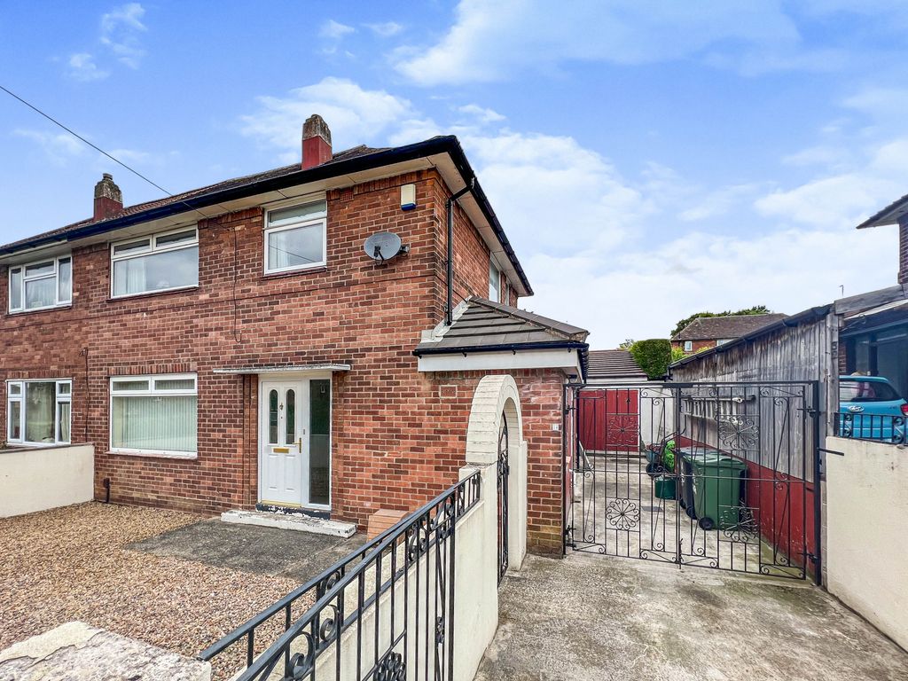 3 bed semidetached house for sale in Rosgill Drive, Seacroft, Leeds
