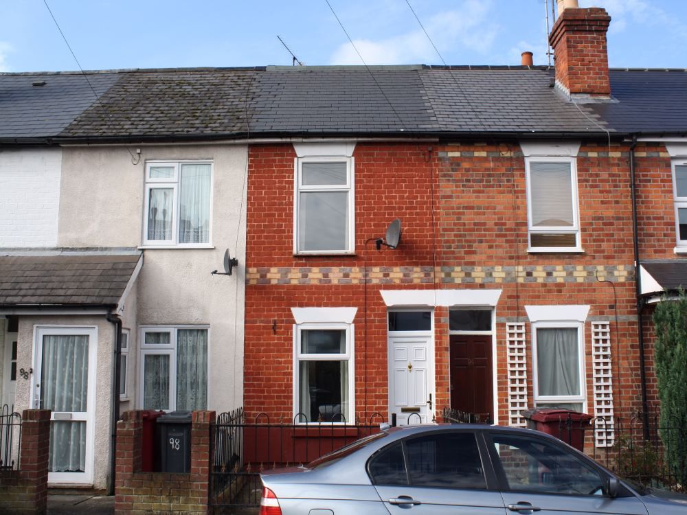 2 bed terraced house to rent in Foxhill Road, Reading, Berkshire RG1