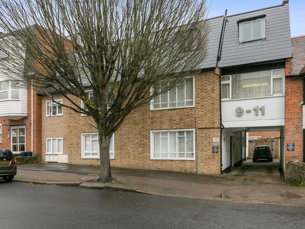 2 bed flat to rent in High Beech Road, Loughton IG10 Zoopla