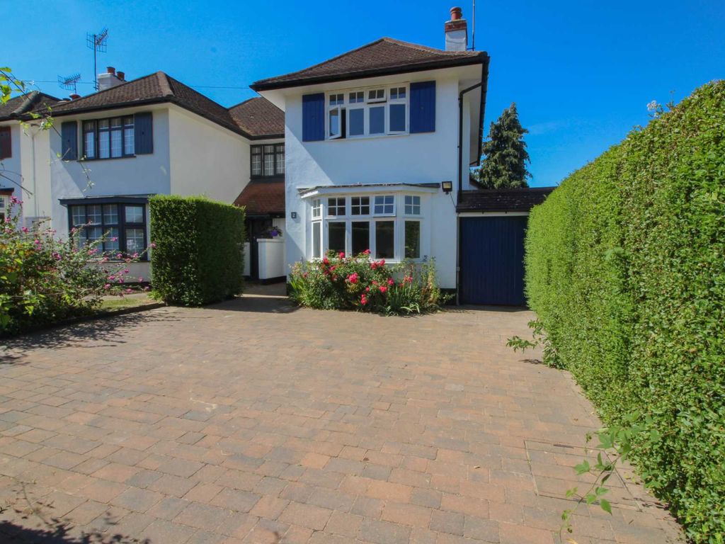 Oaklands Avenue, Oxhey Hall WD19  