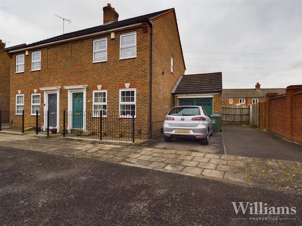 3 bed semidetached house for sale in Horton Close, Aylesbury HP19 Zoopla