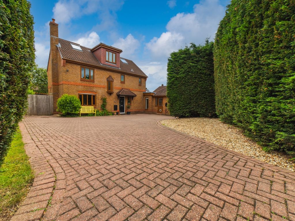 6 bed detached house for sale in Briarmeadow Drive, Thornhill, Cardiff