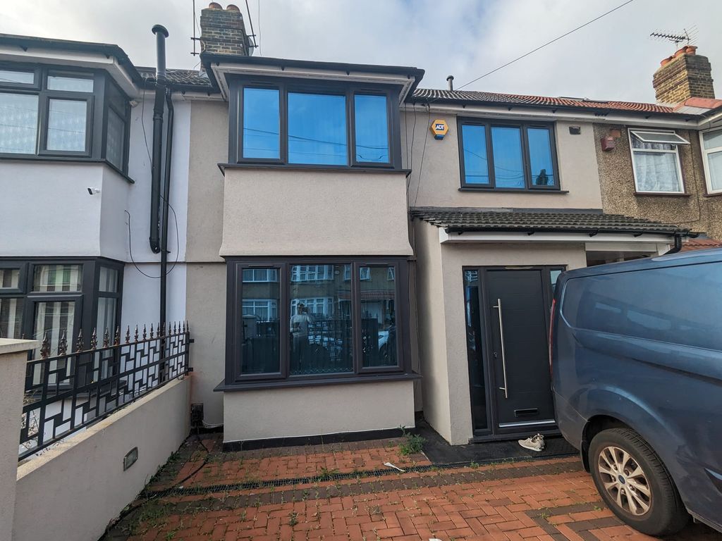 3 bed terraced house for sale in St. Leonards Gardens, Hounslow TW5, £