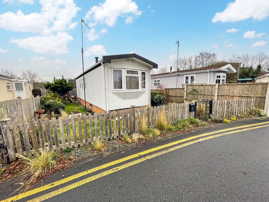 2 bed flat for sale in Hinksford Mobile Home Park, Kingswinford DY6
