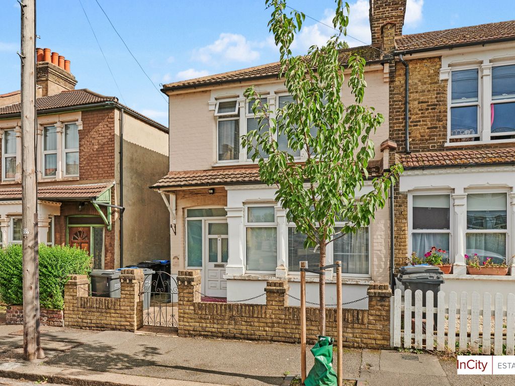 2 bed terraced house for sale in Estcourt Road, Woodside, Croydon SE25 Zoopla