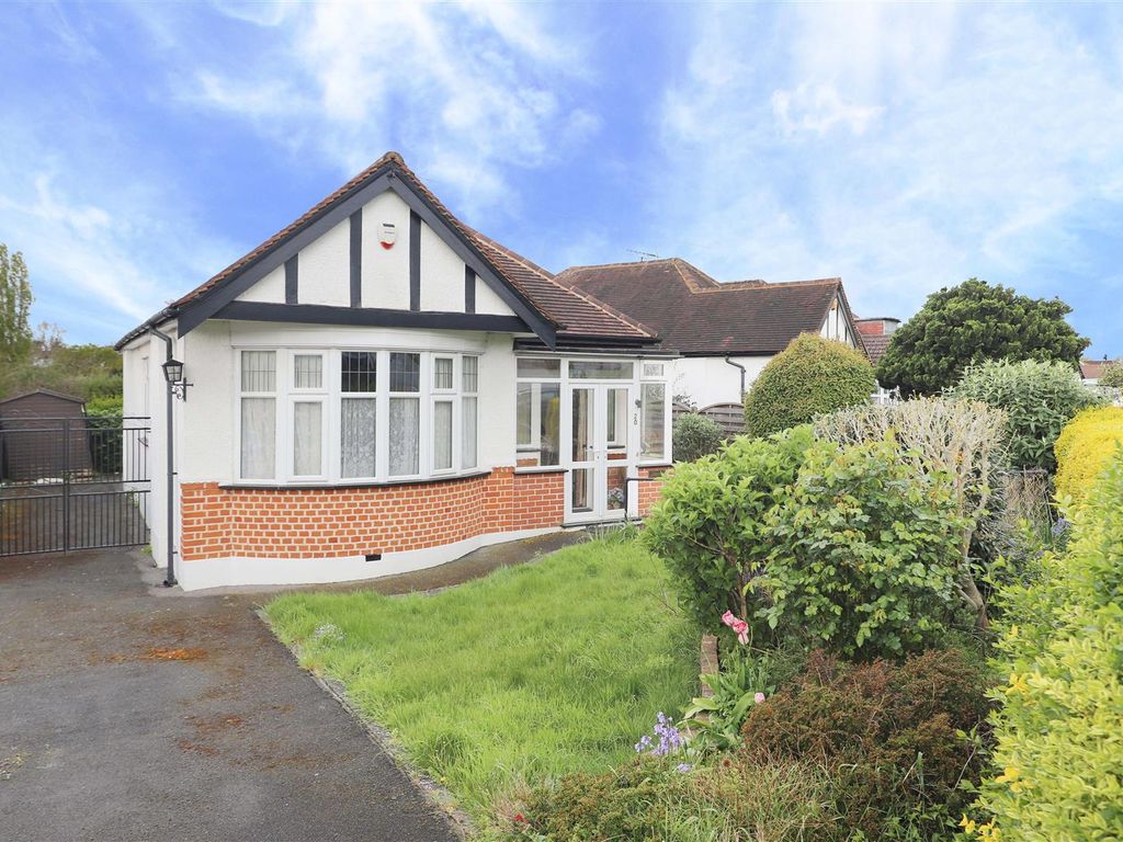 2 bed detached bungalow for sale in Glenfield Crescent, Ruislip HA4, £