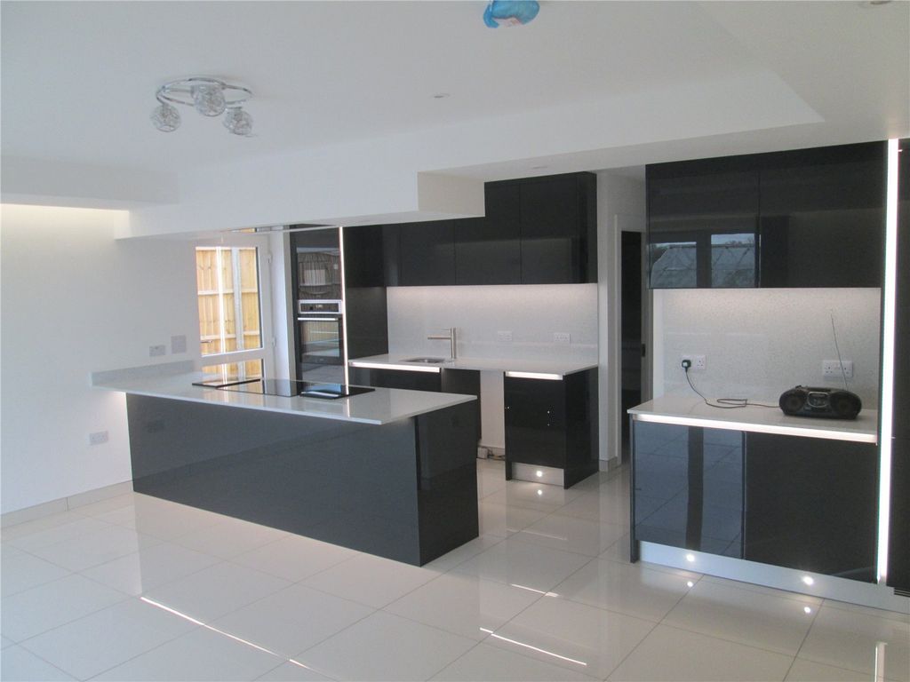 2 bed semidetached house to rent in 47, Orchard Road, Newent