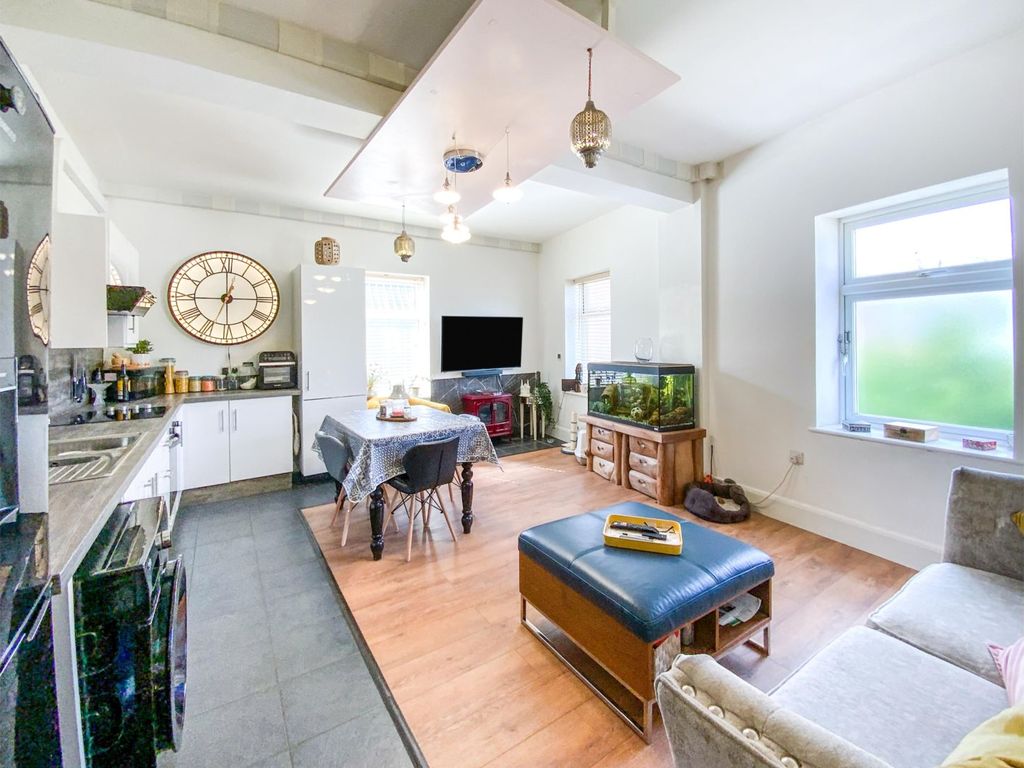 2 bed flat for sale in Clifton Grove, Skegness PE25 Zoopla