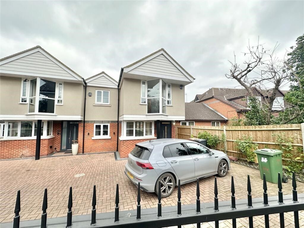 3 bed flat to rent in Sparrows Herne, Bushey WD23, £2,400 pcm Zoopla