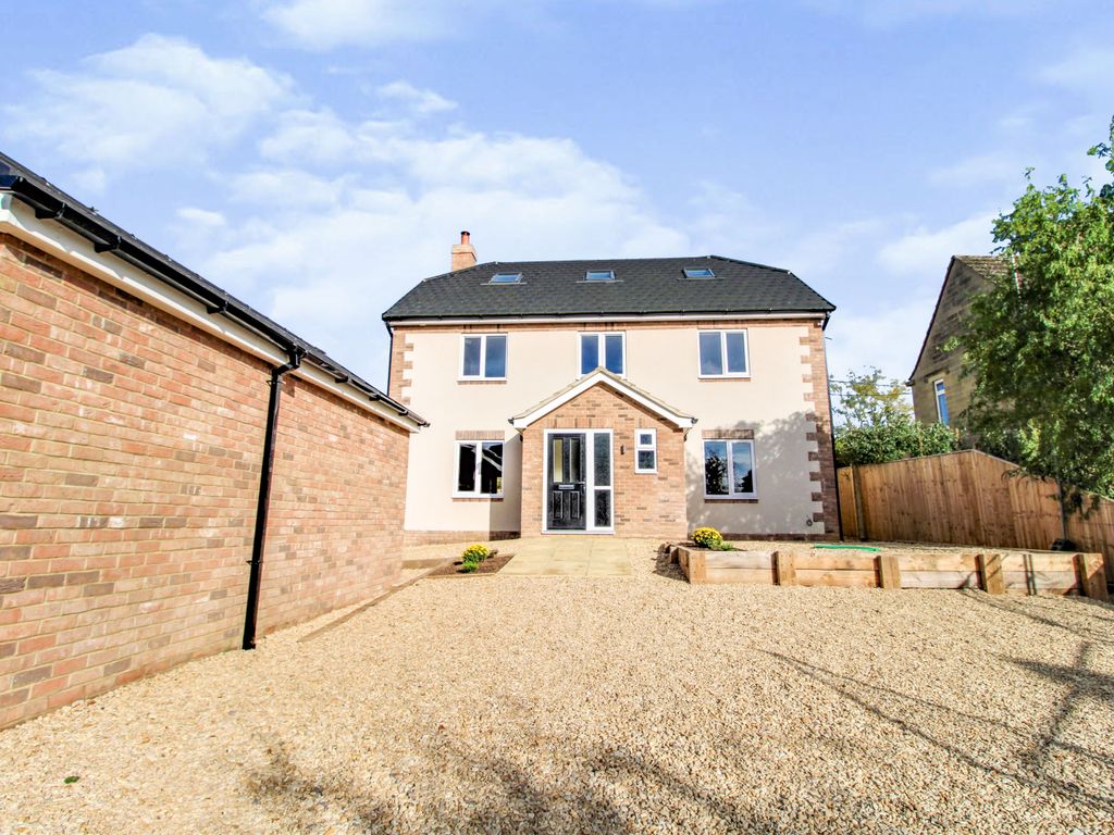 New home, 4 bed detached house for sale in Redhills, Broad Town