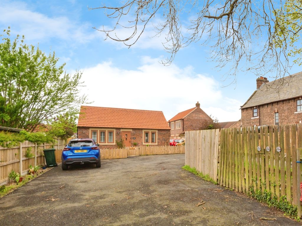 2 bed detached bungalow for sale in Shepherd Lane, Thurnscoe, Rotherham