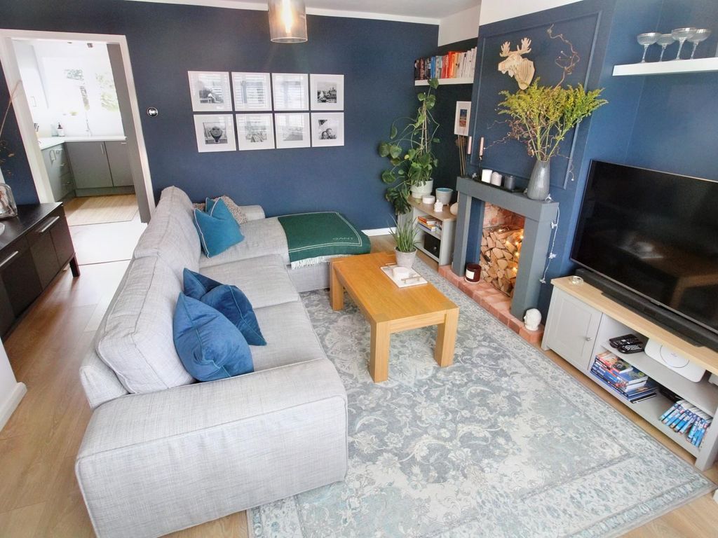 2 bed semidetached house for sale in Cheviot Close, Bexleyheath DA7