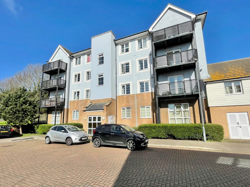 2 bed flat for sale in Heron Way, Dovercourt, Harwich CO12, £139,000