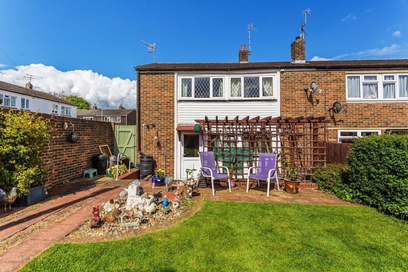 4 bed terraced house for sale in Pine Grove, Edenbridge TN8 Zoopla
