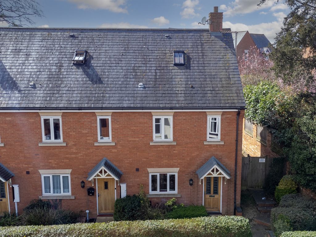 3 bed end terrace house for sale in Kettering Road, Rothwell, Kettering