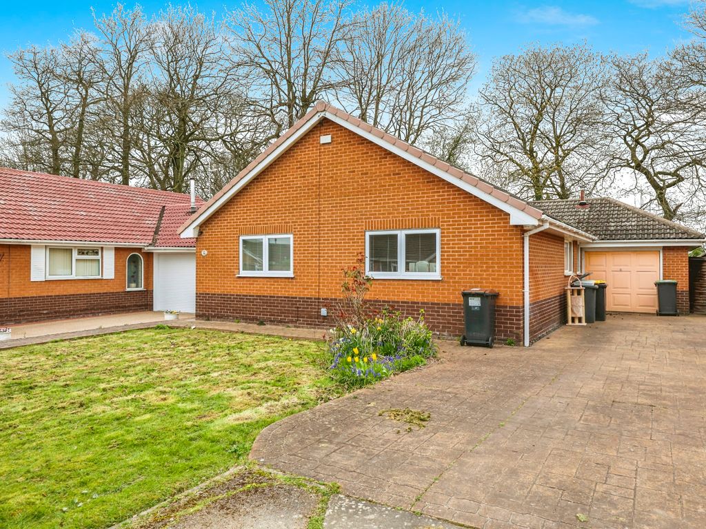 3 bed detached bungalow for sale in Katherine Drive, Beeston NG9, £