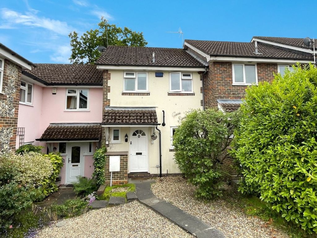 3 bed terraced house for sale in Spruce Drive, Lightwater GU18 Zoopla