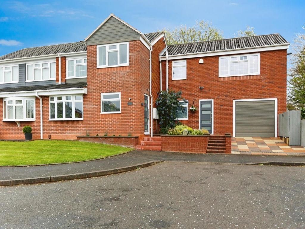 4 bed semidetached house to rent in Napier, Glascote, Tamworth B77, £