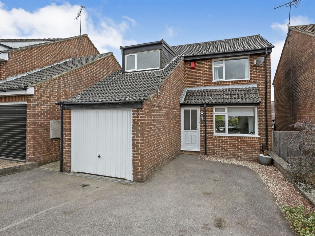 3 bed detached house for sale in Valley Park Drive, Clanfield