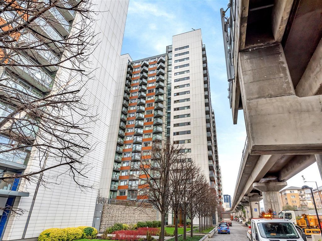 2 bed flat for sale in Flat 245, 8 Blackwall Way, London E14 Zoopla
