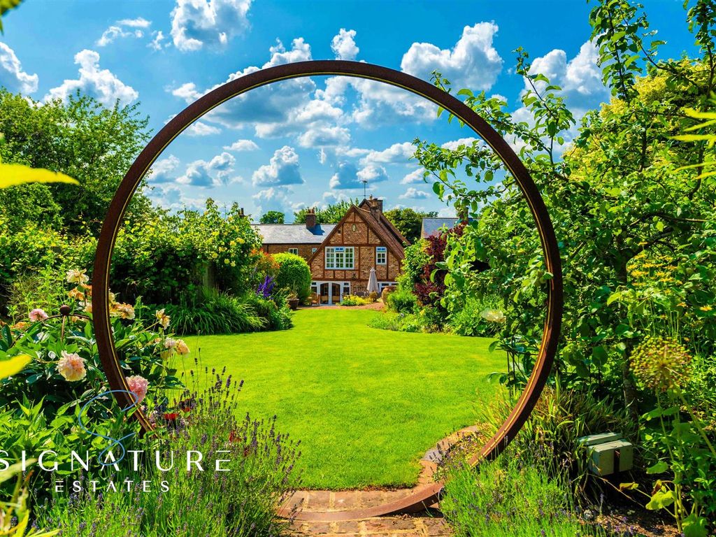4 bed detached house for sale in Stocks Road, Aldbury, Tring HP23, £