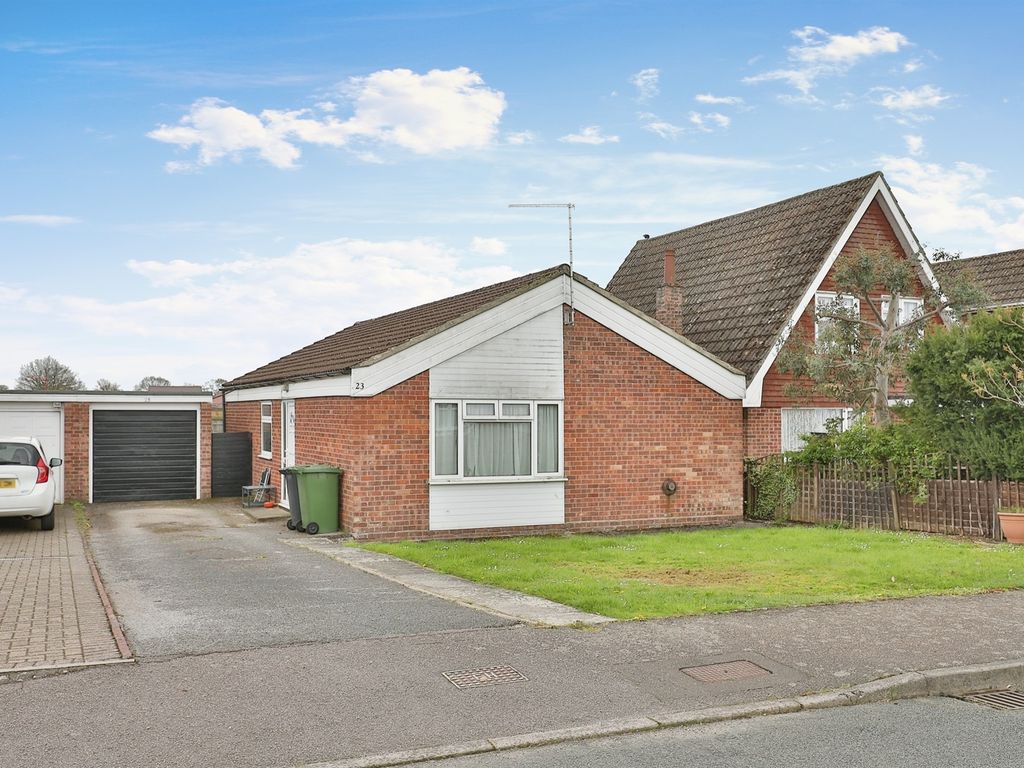 3 bed detached bungalow for sale in Canon Close, Watton, Thetford IP25