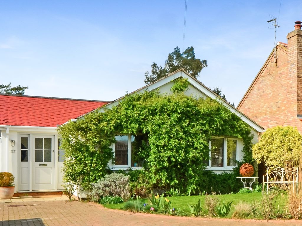 3 bed bungalow for sale in Highfields Road, Highfields Caldecote, Cambridge CB23, £465,000 Zoopla