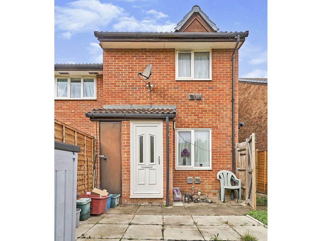 1 bed end terrace house for sale in Harvesters Close, Isleworth TW7, £