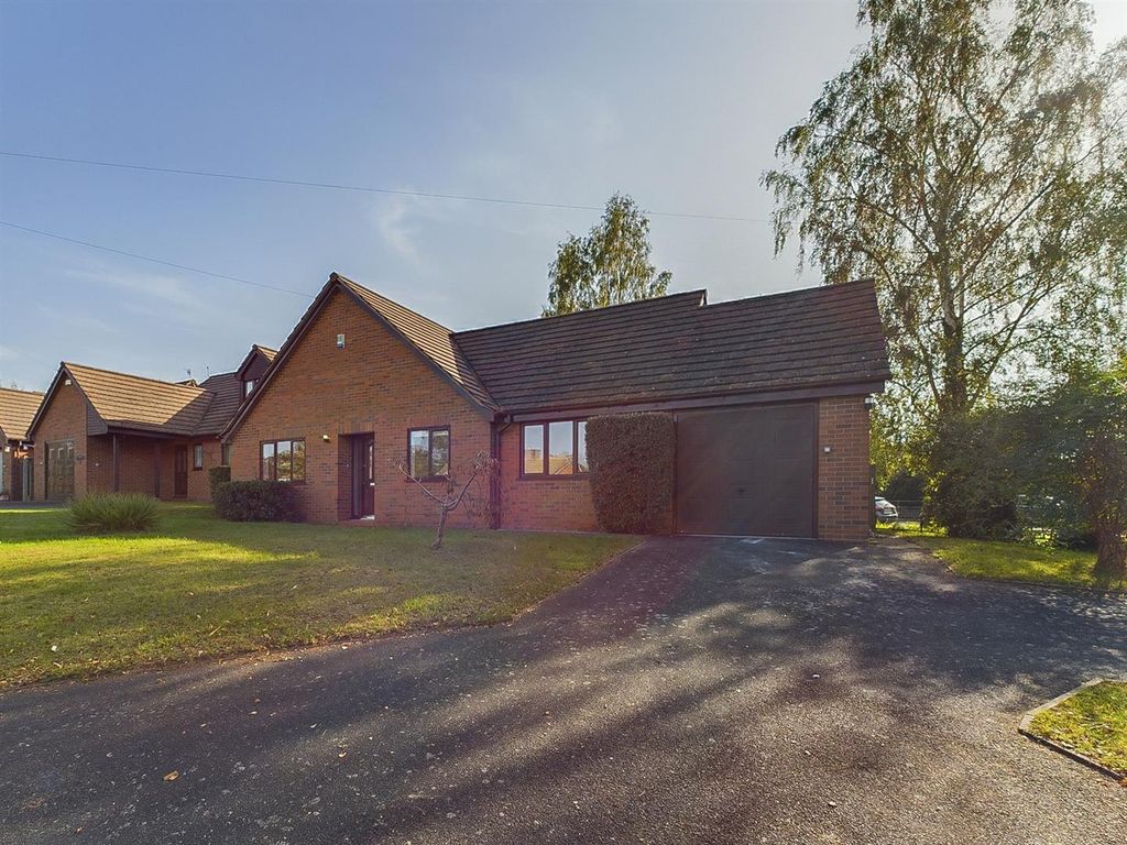3 bed detached bungalow for sale in Minge Lane, UptonUponSevern