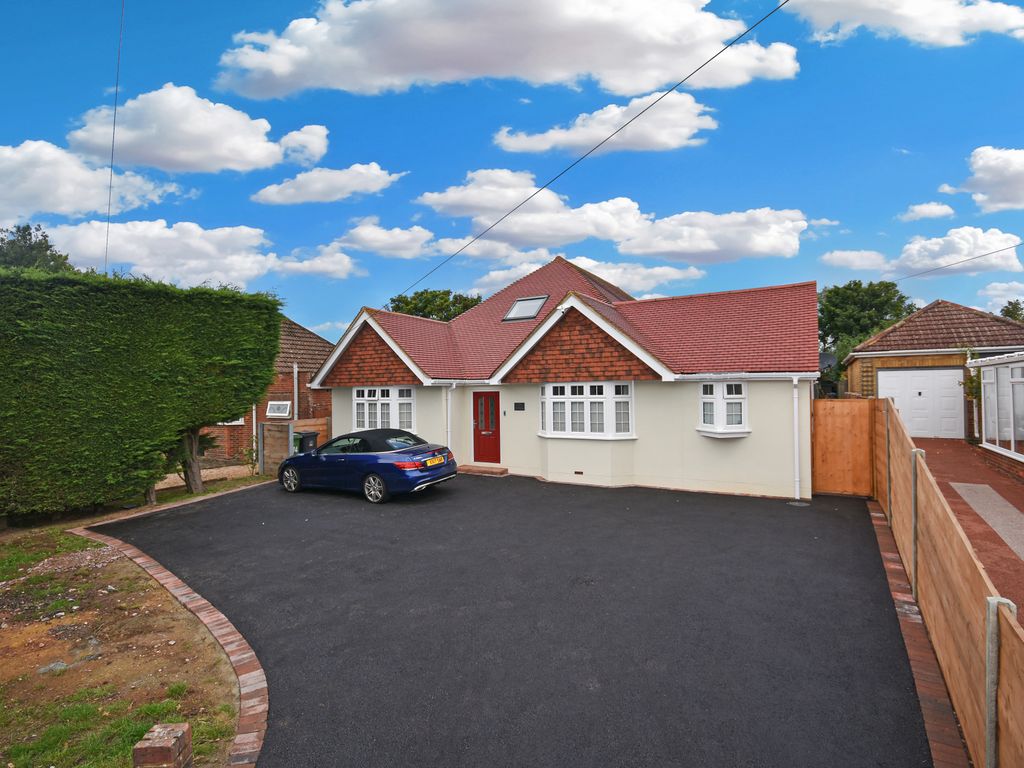 4 bed detached bungalow for sale in The Ridge, Hastings, East Sussex