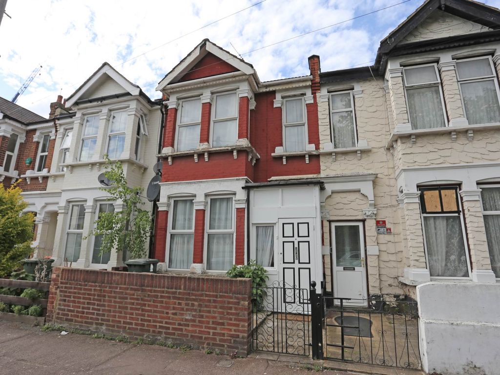 2 bed flat to rent in Norman Road, East Ham E6, £1,500 pcm Zoopla
