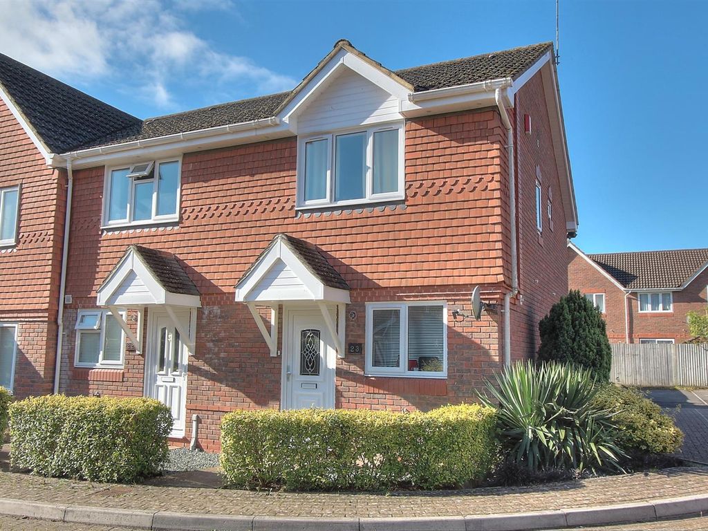 2 bed terraced house to rent in Larkspur Drive, Knightwood Park