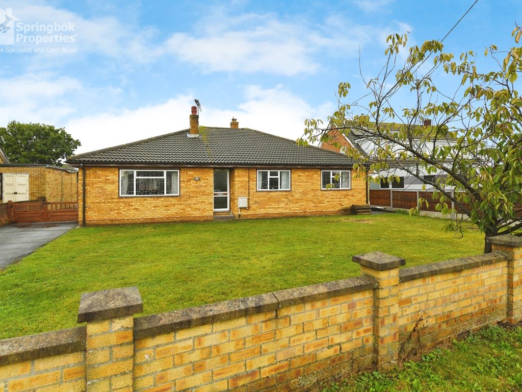 3 bed detached bungalow for sale in West Avenue, Mayland, Chelmsford