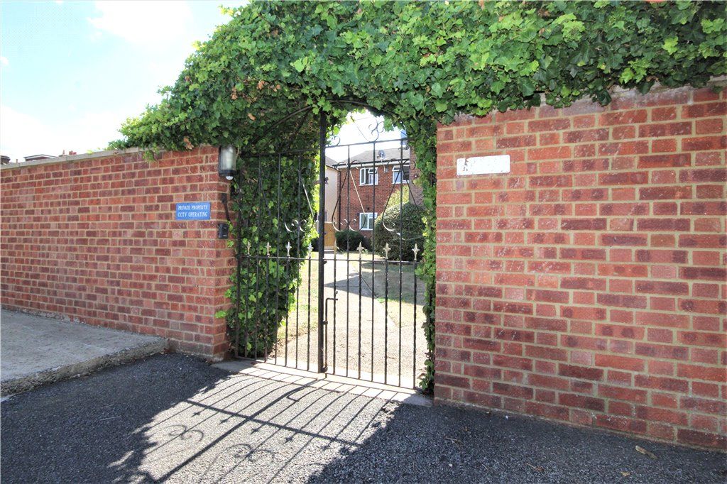 1 bed for sale in Hythe Park Road, Egham, Surrey TW20 Zoopla