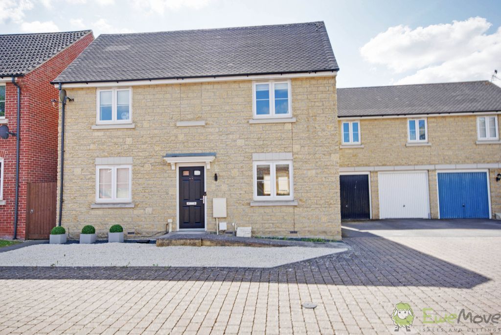 3 bed detached house for sale in Sapphire Way, Brockworth, Gloucester