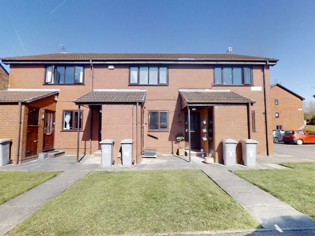 1 bed flat for sale in Roslyn Avenue, Flixton, Urmston, Manchester M41