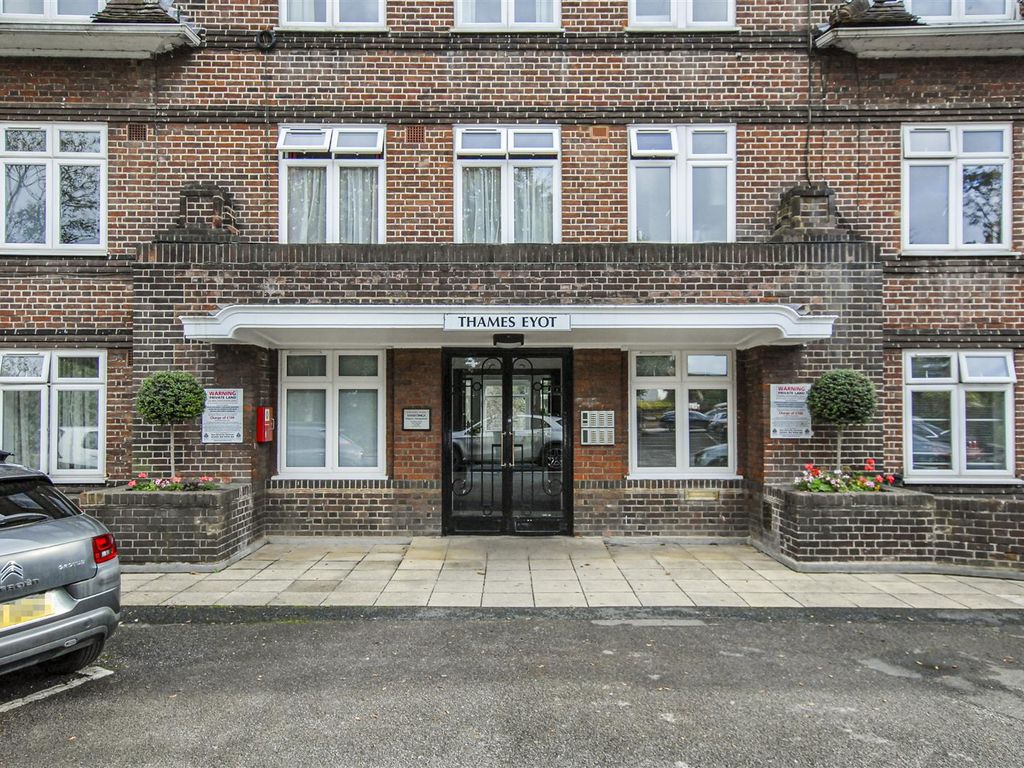 1 bed flat for sale in Thames Eyot, Cross Deep, Twickenham TW1, £
