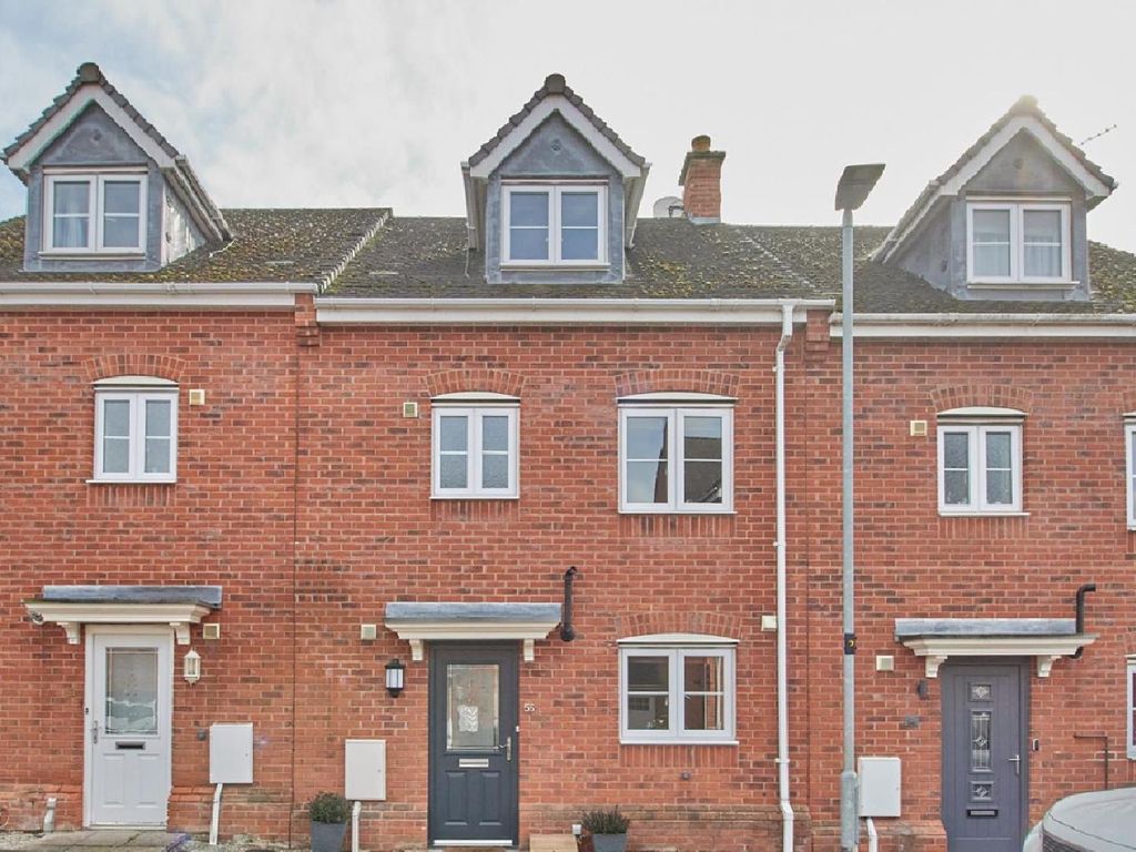 4 bed property for sale in Berrywell Drive, Barwell, Leicester LE9, £