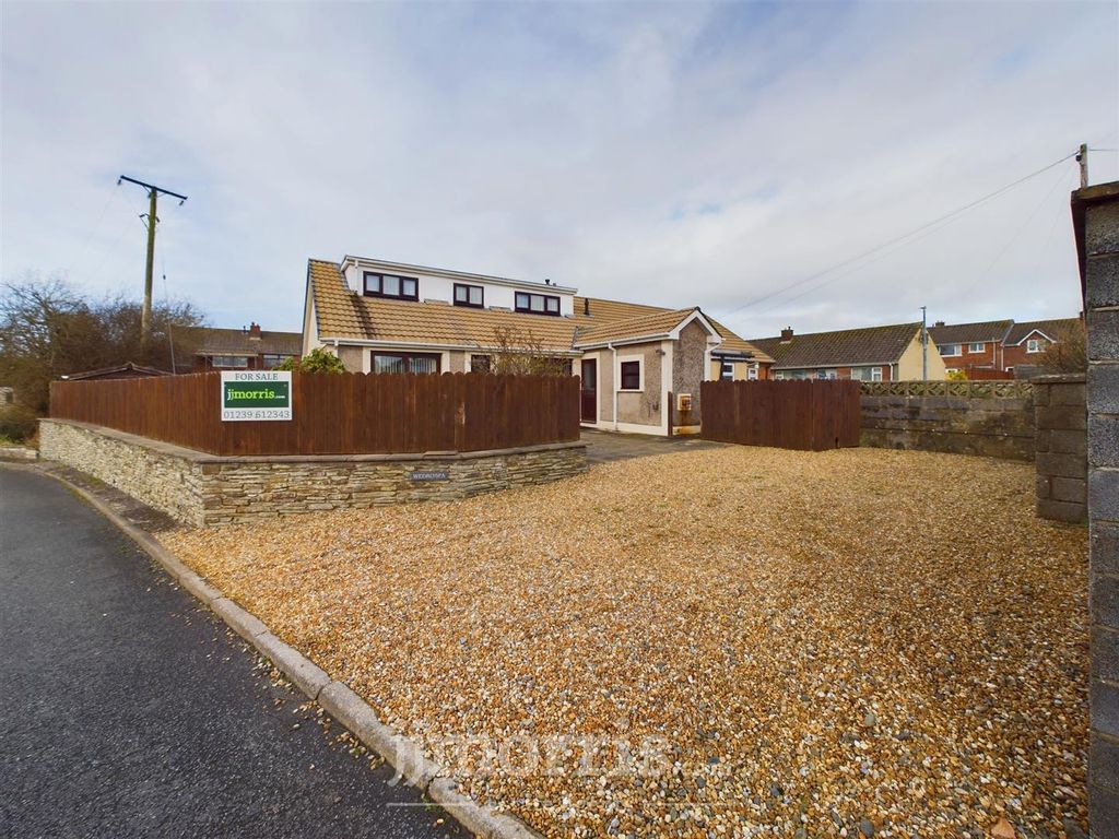 3 bed semidetached bungalow for sale in RhydYFelin, Cardigan SA43, £