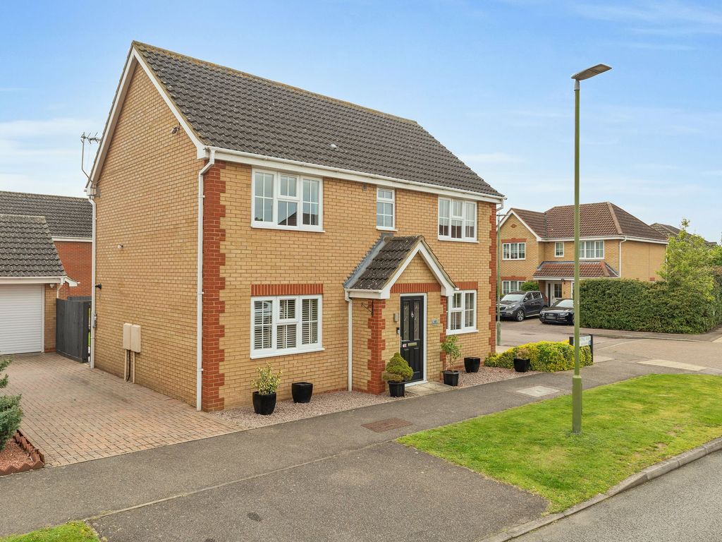 5 bed detached house for sale in Redwing Rise, Royston SG8 Zoopla