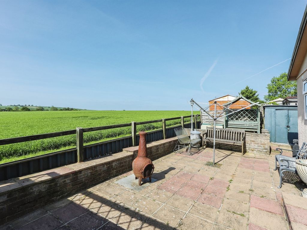 2 bed mobile/park home for sale in Drayton, Barton Stacey, Winchester