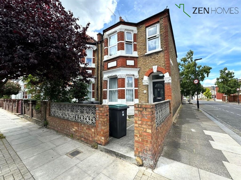 2 bed flat to rent in Rutland Gardens, London N4, £1,950 pcm Zoopla