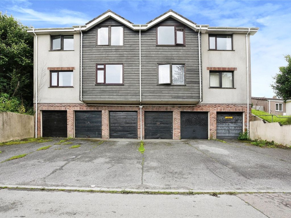 2 bed flat for sale in Hillside Court, Bodmin, Cornwall PL31, £125,000