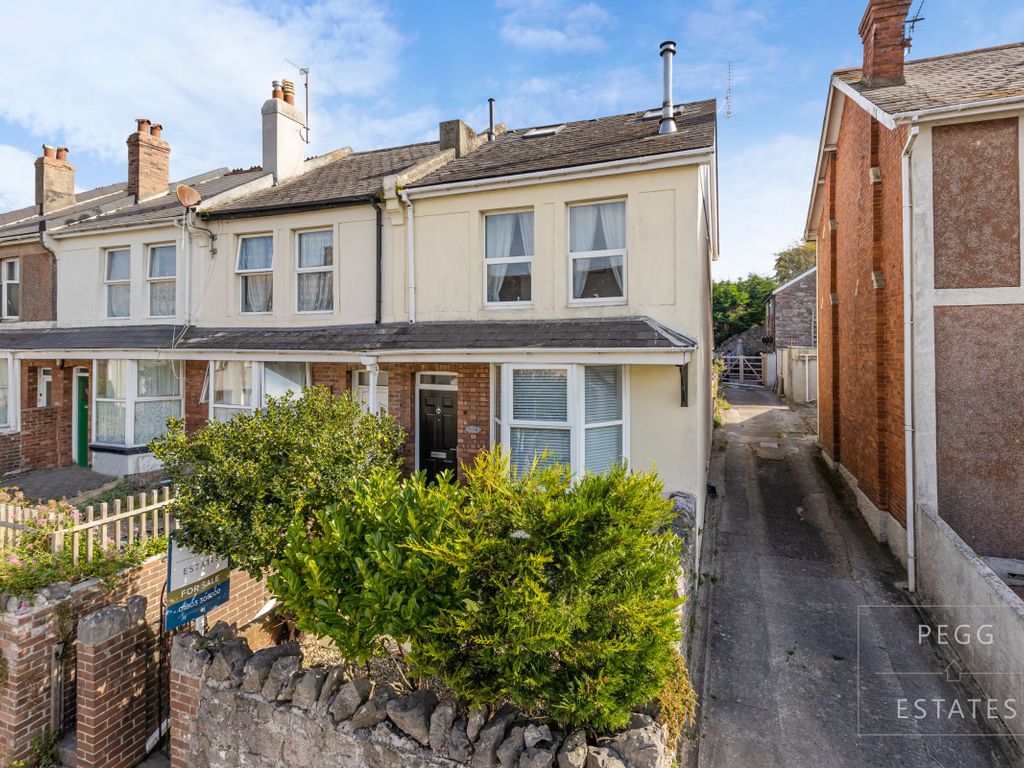 3 bed end terrace house for sale in Warbro Road, Torquay TQ1, £300,000