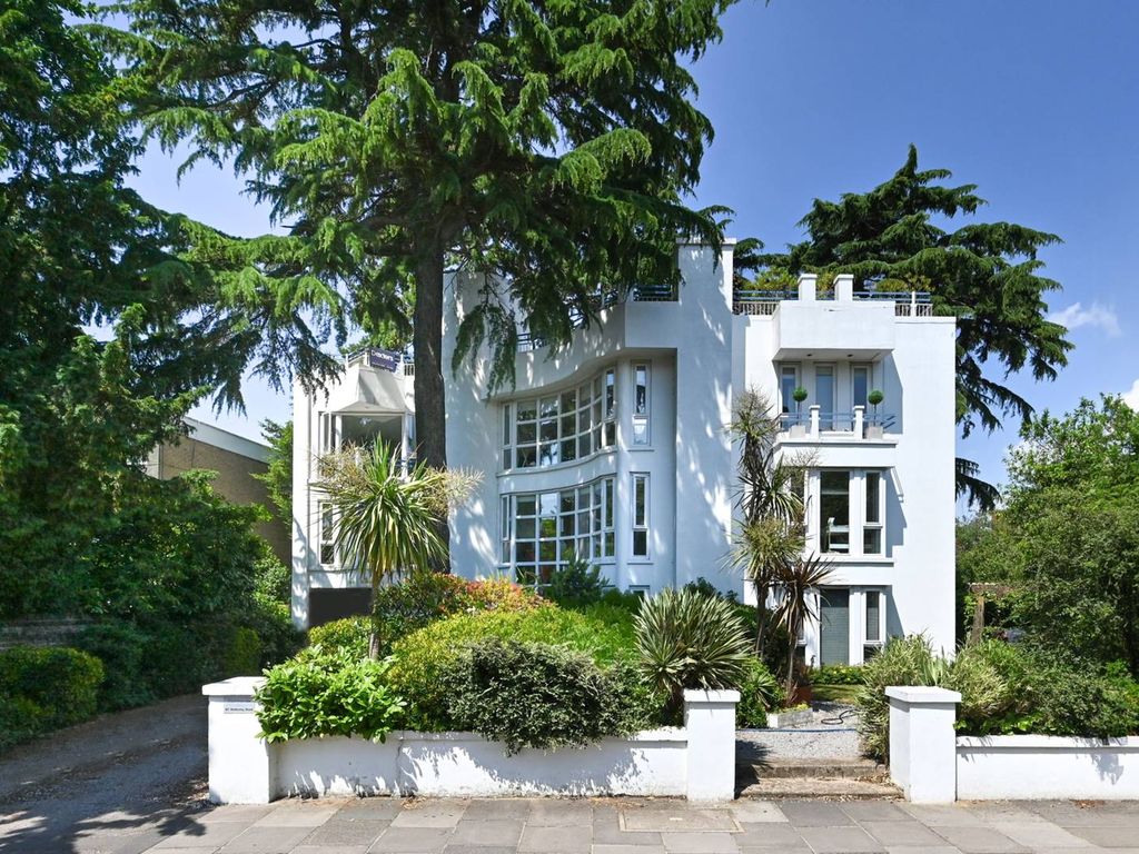 2 bed flat for sale in Wellesley Road, Strawberry Hill, Twickenham TW2