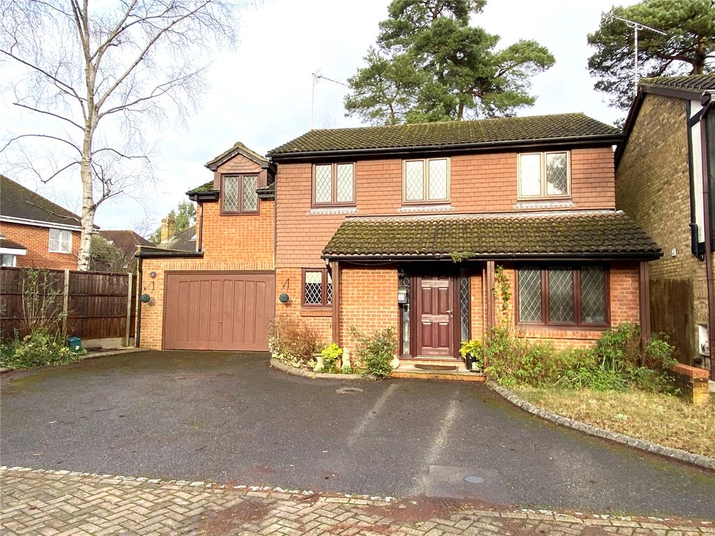 4 bed detached house for sale in Cheylesmore Drive, Frimley, Camberley