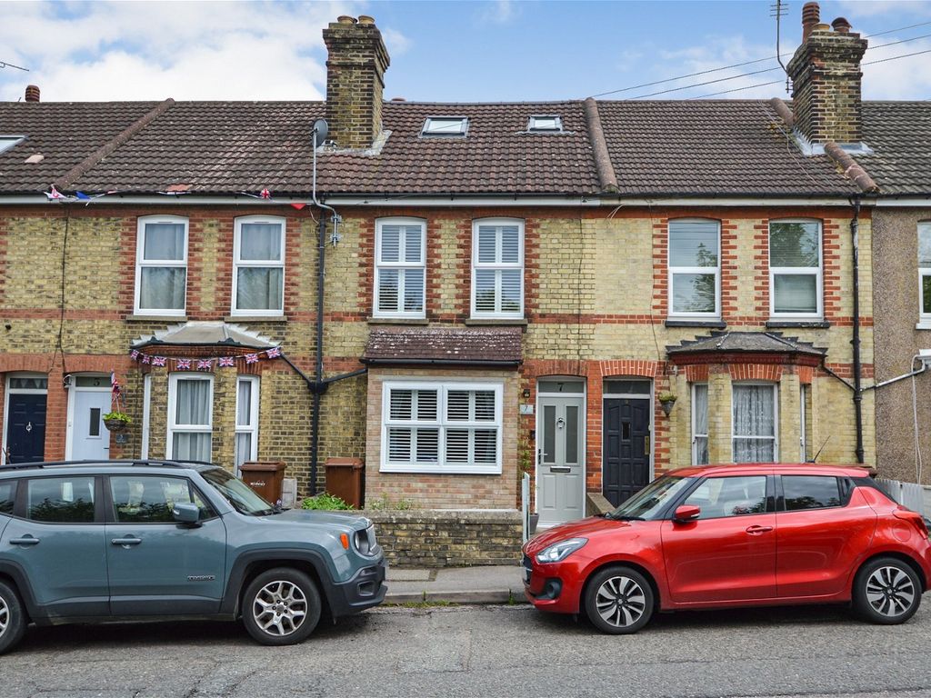4 bed terraced house for sale in Kent Road, Halling, Rochester, Kent